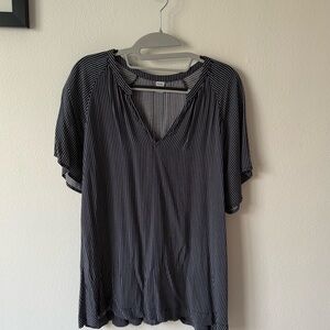 Women’s Old Navy blouse size XL. Worn once looks brand new!!